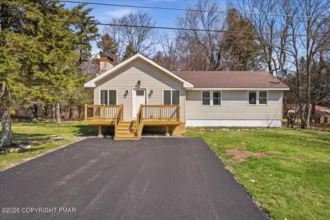 2114 Wild Cherry Ln, Tobyhanna, PA 18466