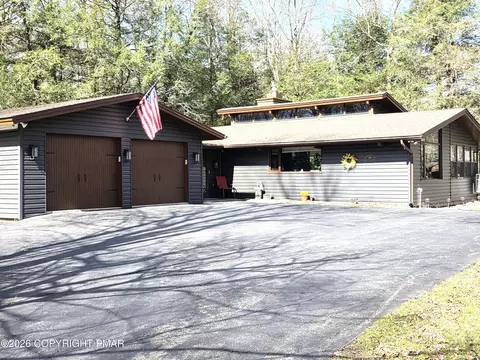 290 King Arthur Rd, Pocono Lake, PA 18347
