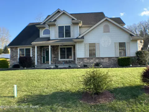 215 Dryden Rd, Stroudsburg, PA 18360