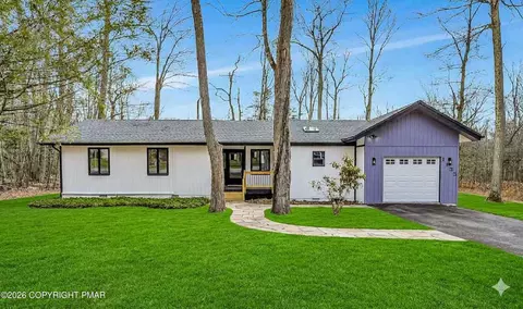 1135 Seven Nations Dr, Tobyhanna, PA 18466