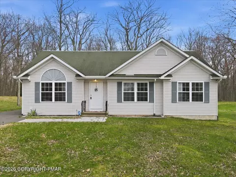 3229 Hamlet Dr, Tobyhanna, PA 18466