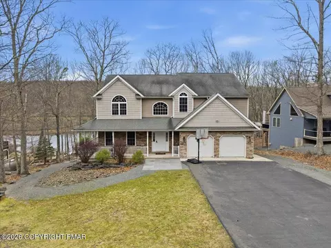 290 W Lakeview Rd, Lackawaxen, PA 18435