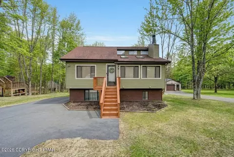 19 Woodcrest Ln, Lake Ariel, PA 18436