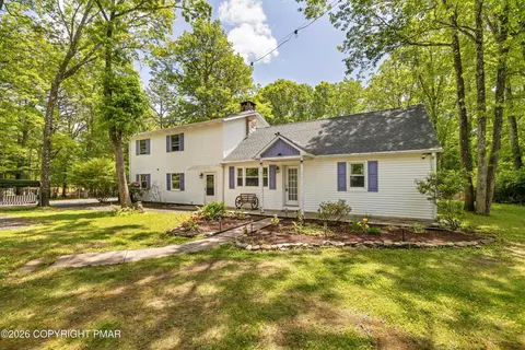 1106 Lakeside Dr, Effort, PA 18330