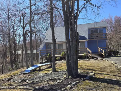 135 Ash Dr, Long Pond, PA 18334