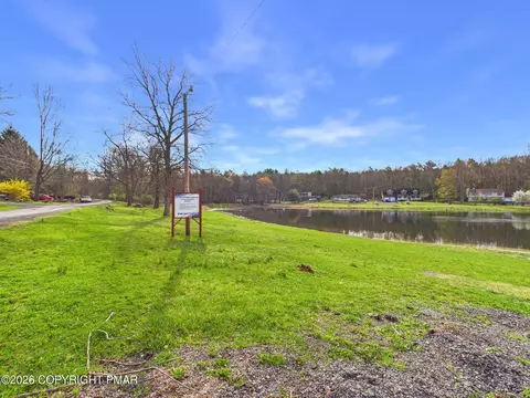 276 Marilou Ln, Bartonsville, PA 18321