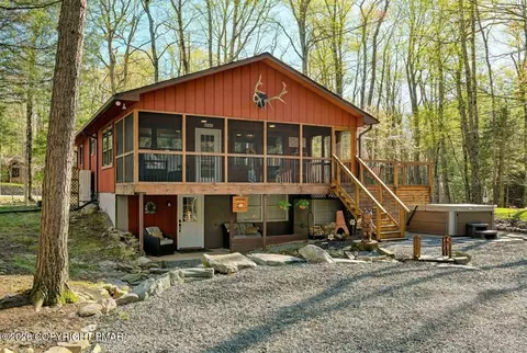 2392 Overlook Ln, Pocono Pines, PA 18350