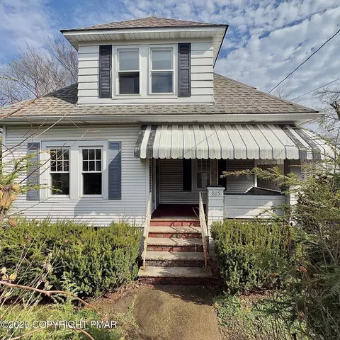 815 York Ave, Avoca, PA 18641