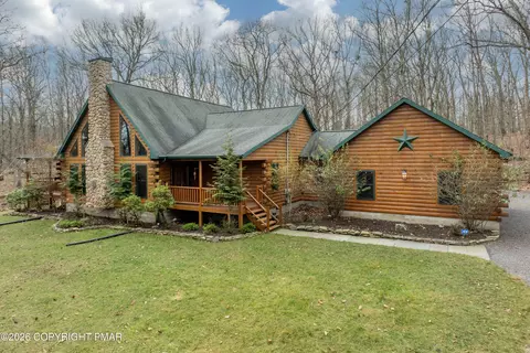 1212 Acacia Dr, Hawley, PA 18428