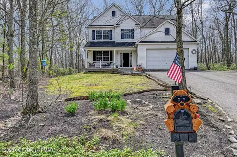 305 Devils Hole Rd, Cresco, PA 18326