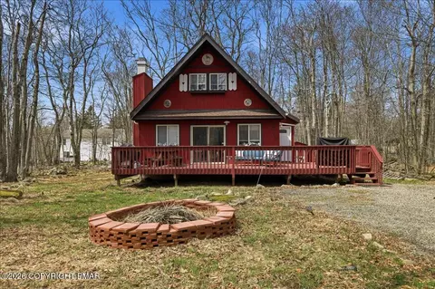 1881 Beverly Ct, Tobyhanna, PA 18466