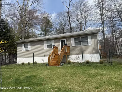 1167 Trapper Ln, Pocono Summit, PA 18346