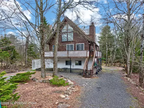 6520 Runnymeade Ln, Tobyhanna, PA 18466