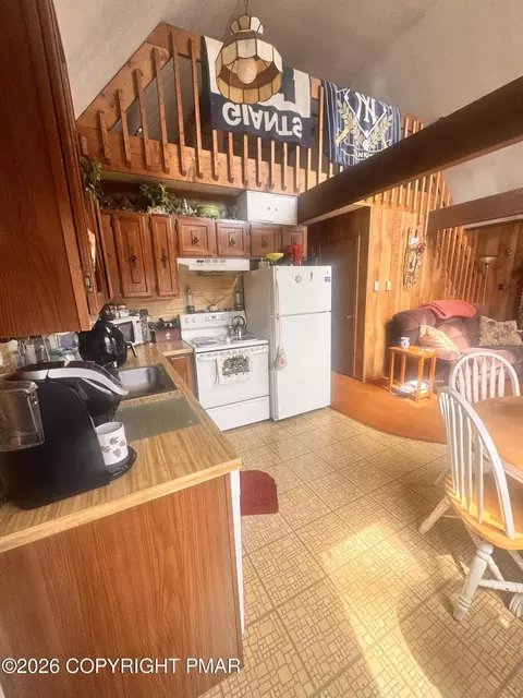 Kitchen - 166 Dover Dr, Bushkill, PA 18324 photo 1 of 3