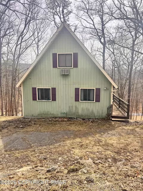 166 Dover Dr, Bushkill, PA 18324
