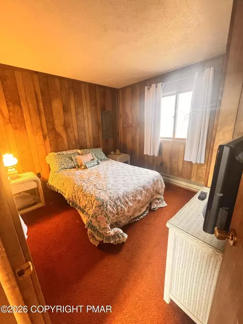 Bedroom - 166 Dover Dr, Bushkill, PA 18324 photo 1 of 6
