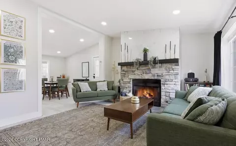 79 Wild Turkey Cir, Lake Ariel, PA 18436