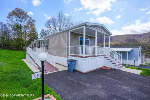 32 Hillside Pl, Kunkletown, PA 18058