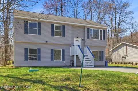 9407 Juniper Dr, Tobyhanna, PA 18466