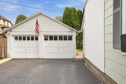 300 E 4th St, Berwick, PA 18603 photo 3