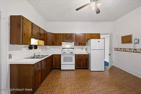 300 E 4th St, Berwick, PA 18603 photo 9