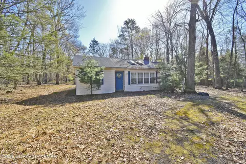 326 Ginger Ln, East Stroudsburg, PA 18301