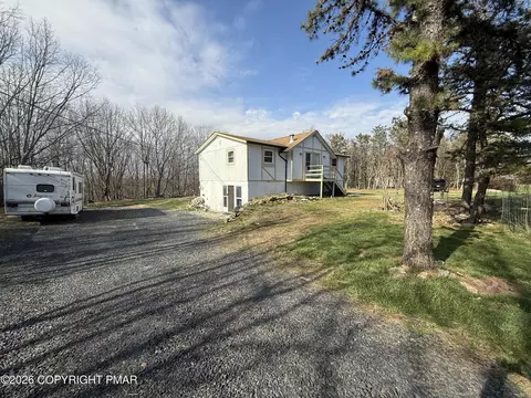 2354 Candlewood Ln, Blakeslee, PA 18610