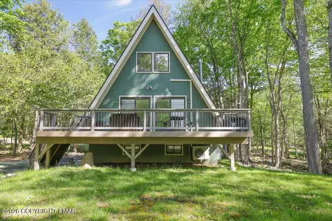 1334 Pocono Dr, Gouldsboro, PA 18424
