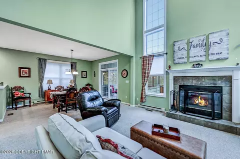 151 Skytop Rd, Pocono Pines, PA 18350