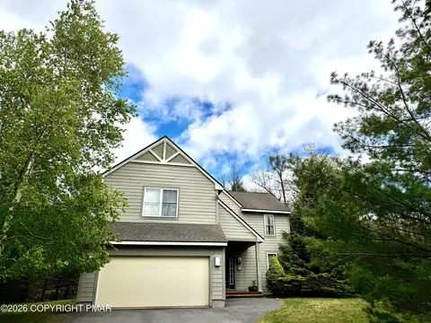151 Skytop Rd, Pocono Pines, PA 18350