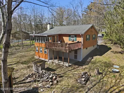 3116 Woodland Ct, Bushkill, PA 18324