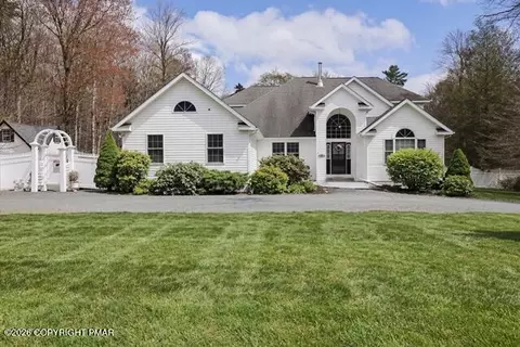 343 High Country Dr, Blakeslee, PA 18610