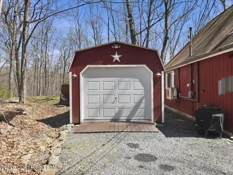 Exterior - 2149 Sparrow Rd, Bushkill, PA 18324 photo 4 of 8
