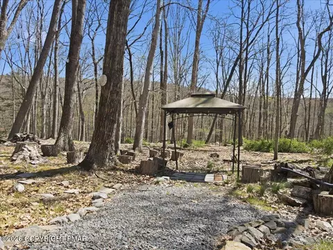 Exterior - 2149 Sparrow Rd, Bushkill, PA 18324 photo 6 of 8
