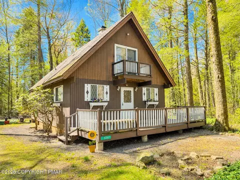 131 Colt Pl, Tobyhanna, PA 18466