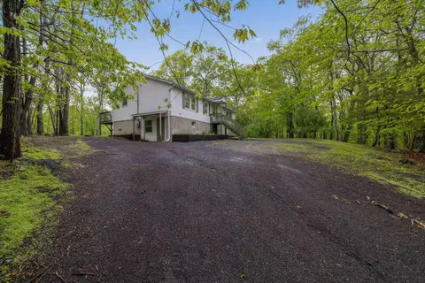 198 Castle Dr, East Stroudsburg, PA 18302