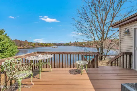 115 Seneca Ct, Long Pond, PA 18334