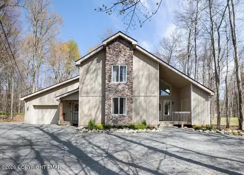 366 Appleseed Rd, Pocono Pines, PA 18350