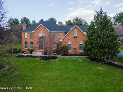 4260 Farmersville Rd, Bethlehem, PA 18020