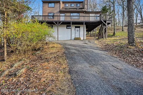 240 Powderhorn Rd, Henryville, PA 18332