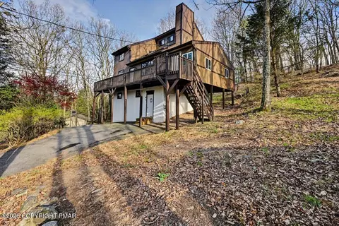 240 Powderhorn Rd, Henryville, PA 18332