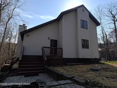 113 S Lehigh River Dr, Clifton Township, PA 18424