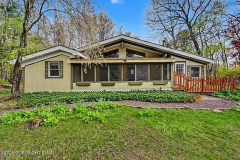 139 Jungfrau Dr, Henryville, PA 18332