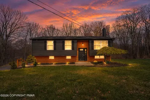 60 Woodside Dr, Freeland, PA 18224