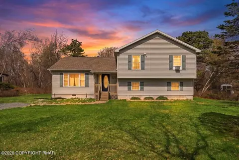 261 Clearview Dr, Long Pond, PA 18334