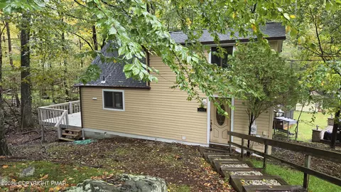 3420 Crestwood Dr, East Stroudsburg, PA 18301