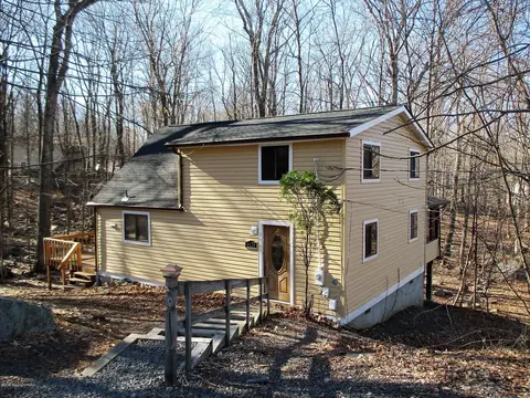 3420 Crestwood Dr, East Stroudsburg, PA 18301