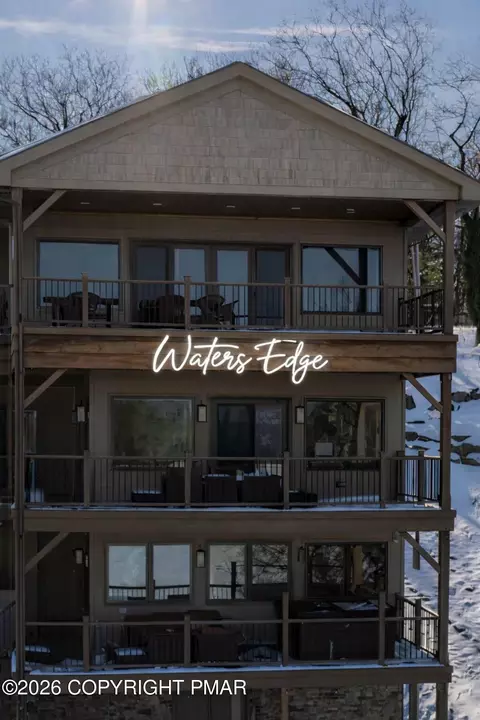 186 S Lake Dr, Lake Harmony, PA 18624