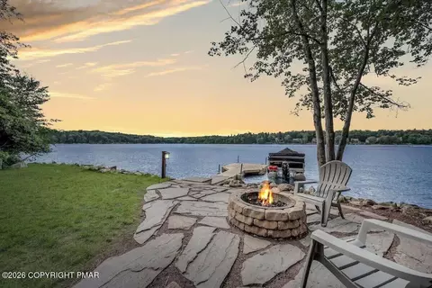 186 S Lake Dr, Lake Harmony, PA 18624