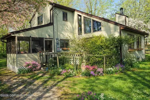 1119 Cranberry Dr, Bushkill, PA 18324